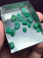 32.00ct Swat Emerald Rough Lot: Fine Natural Crystals for Cutters & Collectors - Image 5