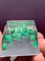 32.00ct Swat Emerald Rough Lot: Fine Natural Crystals for Cutters & Collectors - Image 6