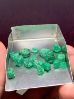 32.00ct Swat Emerald Rough Lot: Fine Natural Crystals for Cutters & Collectors - Image 9