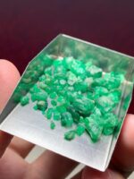 Raw Wealth in Green: 46.69ct Swat Emerald Rough Lot for Collectors & Cutters - Image 3