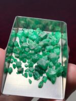 Raw Wealth in Green: 46.69ct Swat Emerald Rough Lot for Collectors & Cutters - Image 4
