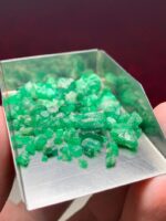 Raw Wealth in Green: 46.69ct Swat Emerald Rough Lot for Collectors & Cutters - Image 6