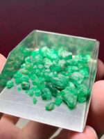 Raw Wealth in Green: 46.69ct Swat Emerald Rough Lot for Collectors & Cutters - Image 7