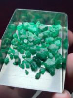 Raw Wealth in Green: 46.69ct Swat Emerald Rough Lot for Collectors & Cutters - Image 10