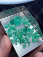 37.60ct Panjshir Emerald Rough Lot – Fine Afghan Green in Natural Crystal Form - Image 10