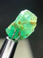 Discovering the Beauty of a 3.40ct Emerald from Afghanistan's Panjshir Valley - Image 9