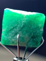 13.80ct Swat Emerald Crystal: Raw Green Beryl - Image 2