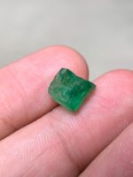 1.00ct Emerald Crystal from Swat: Small but Stunning Green Gem - Image 3