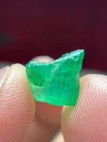 1.00ct Emerald Crystal from Swat: Small but Stunning Green Gem - Image 7