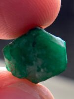 13.80ct Swat Emerald Crystal: Raw Green Beryl - Image 8