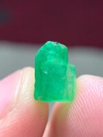 1.00ct Emerald Crystal from Swat: Small but Stunning Green Gem - Image 9