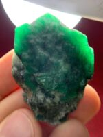 146.5 ct Emerald Specimen from Swat Valley (43.71 × 33.28 × 16.84 mm): A Giant of Nature - Image 4
