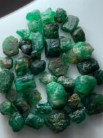 72.05ct Swat Rough Emerald Lot: Vibrant Small Crystals with Authentic Origin (11x8x6mm Avg) - Image 5