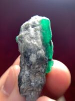 146.5 ct Emerald Specimen from Swat Valley (43.71 × 33.28 × 16.84 mm): A Giant of Nature - Image 6