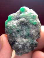 146.5 ct Emerald Specimen from Swat Valley (43.71 × 33.28 × 16.84 mm): A Giant of Nature - Image 7