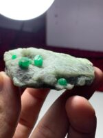 226.60ct Emerald Specimen – A Museum-Grade Crystal with Striking Size and Color - Image 4
