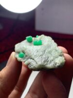 226.60ct Emerald Specimen – A Museum-Grade Crystal with Striking Size and Color - Image 5