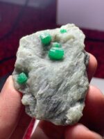 226.60ct Emerald Specimen – A Museum-Grade Crystal with Striking Size and Color - Image 7