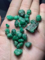 138.75 Carat Swat Emerald Rough Lot – Large Natural Stones (19x15x10mm) - Image 9