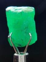8.23ct Swat Emerald Crystal: A Bold Expression of Nature’s Artistry - Image 4