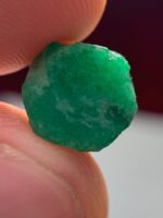 8.33ct Swat Emerald Crystal: A Bold Statement of Natural Luxury - Image 2