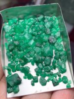 66.50ct Swat Emerald Rough Lot (8x8x6mm): Small-Sized Natural Crystals with Vivid Green Color - Image 3