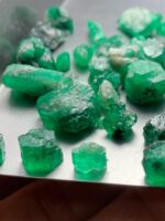 133.75 ct Emerald Rough Lot from Swat – A Collector-Grade - Image 2