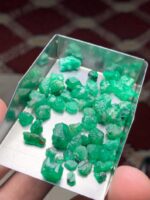 A Rare Gem: 45.30 Carat Rough Swat Emerald - Image 6