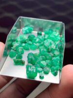 A Rare Gem: 45.30 Carat Rough Swat Emerald - Image 8