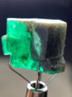Brilliance from Swat: 14.64ct Emerald Crystal Gemstone Showcase - Image 2