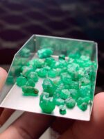 A Rare Gem: 45.30 Carat Rough Swat Emerald - Image 12