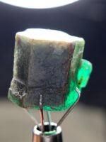 Brilliance from Swat: 14.64ct Emerald Crystal Gemstone Showcase - Image 3