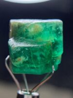 Brilliance from Swat: 14.64ct Emerald Crystal Gemstone Showcase - Image 5