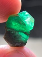 Brilliance from Swat: 14.64ct Emerald Crystal Gemstone Showcase - Image 8