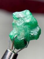 9.095 ct Swat Emerald Crystal – Untreated Gemstone, Pakistan - Image 3
