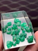 Timeless Green: 37.45 Carat Swat Emerald Rough Lot - Image 5