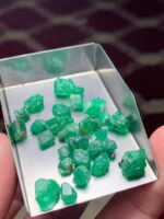 Timeless Green: 37.45 Carat Swat Emerald Rough Lot - Image 6