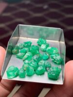Timeless Green: 37.45 Carat Swat Emerald Rough Lot - Image 7