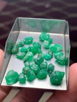 Timeless Green: 37.45 Carat Swat Emerald Rough Lot - Image 8