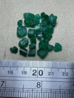 Timeless Green: 37.45 Carat Swat Emerald Rough Lot - Image 10