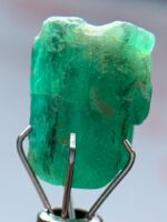 Earth-Grown Elegance: 6.05ct Emerald Crystal from Swat - Image 3