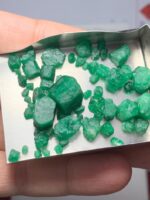 75.40ct Swat Emerald Rough Lot (11x11x10mm): Large Natural Crystals with Rich Green Color - Image 4