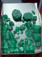 75.40ct Swat Emerald Rough Lot (11x11x10mm): Large Natural Crystals with Rich Green Color - Image 8