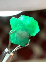 Majestic Green: 9.20 Carat Emerald Crystal from Swat Valley, Pakistan - Image 2