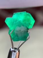 Majestic Green: 9.20 Carat Emerald Crystal from Swat Valley, Pakistan - Image 3