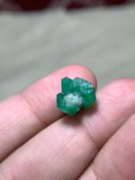 Majestic Green: 9.20 Carat Emerald Crystal from Swat Valley, Pakistan - Image 5
