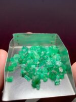 Verdant Rarity: 43.35 Carat Swat Emerald Rough Lot - Image 4