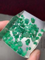 Verdant Rarity: 43.35 Carat Swat Emerald Rough Lot - Image 8