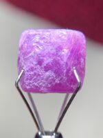 Raw African Ruby Crystal: 11.915ct Untreated Corundum - Image 9