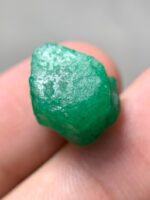 Unveiling the 13.75ct Emerald Crystal: A Gorgeous Gemstone of Timeless Beauty - Image 4